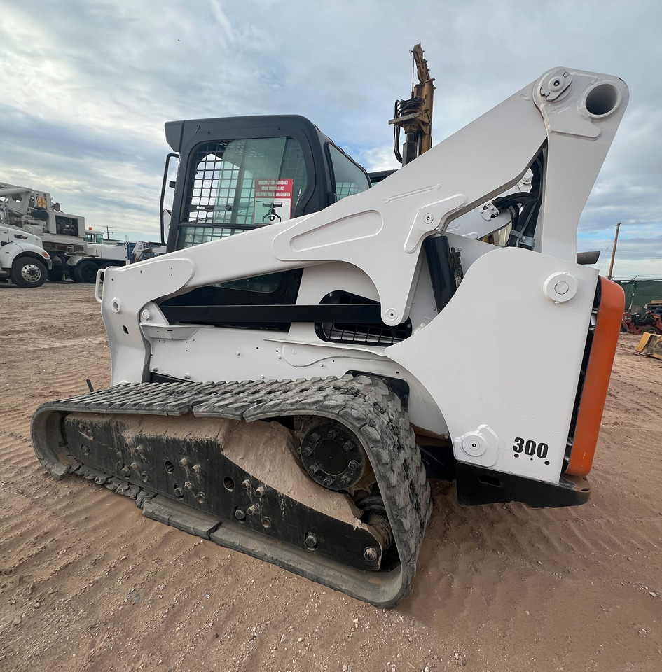 Bobcat T870 - 스키드 스티어 로더 : 사진 4 Bobcat T870 - 스키드 스티어 로더 : 사진 4