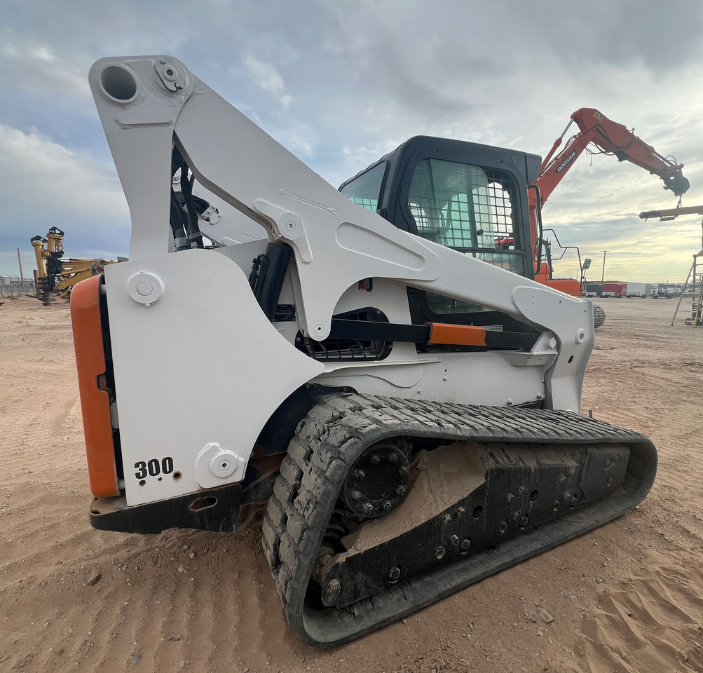 Bobcat T870 - 스키드 스티어 로더 : 사진 5 Bobcat T870 - 스키드 스티어 로더 : 사진 5