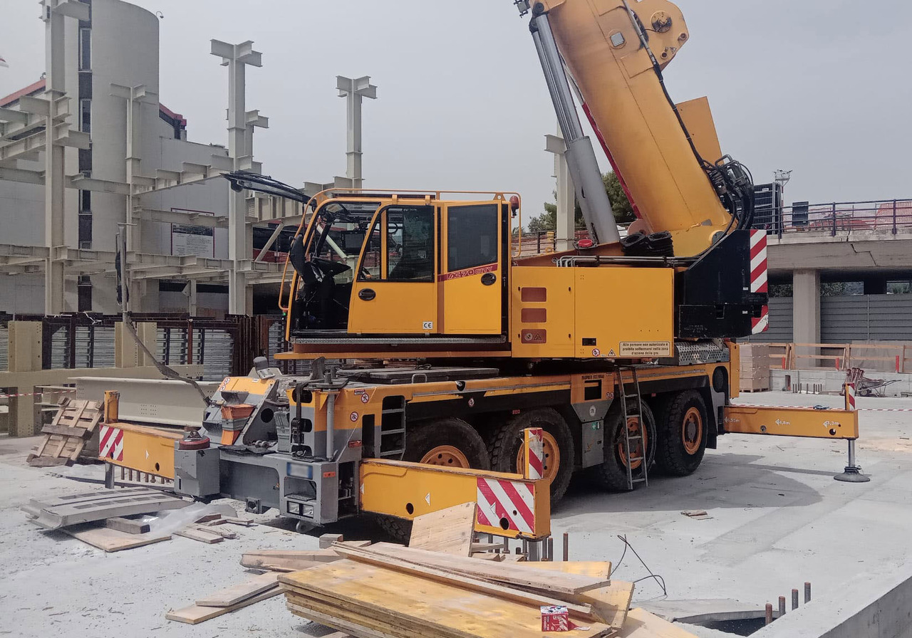 Demag AC 70 City - 모바일 크레인 : 사진 2 Demag AC 70 City - 모바일 크레인 : 사진 2