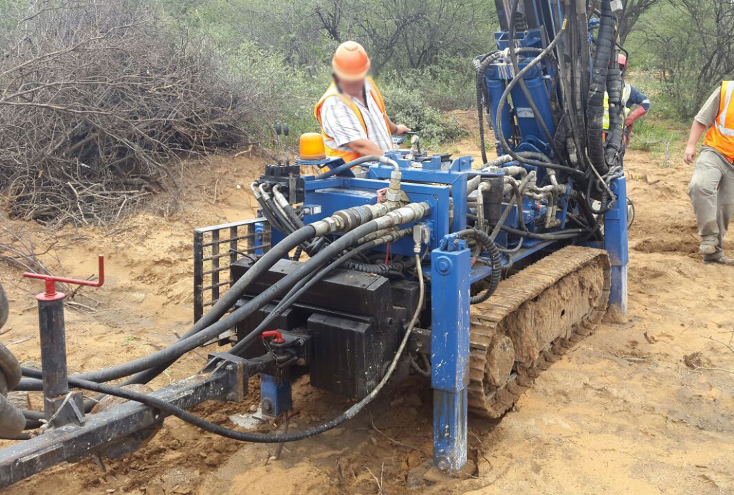 Hutte HBR 203 - 드릴링 리그 : 사진 1 Hutte HBR 203 - 드릴링 리그 : 사진 1