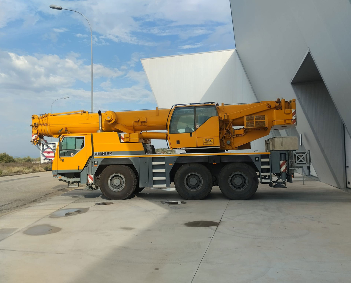 Liebherr LTM 1055-3.1 - 모바일 크레인 : 사진 3 Liebherr LTM 1055-3.1 - 모바일 크레인 : 사진 3
