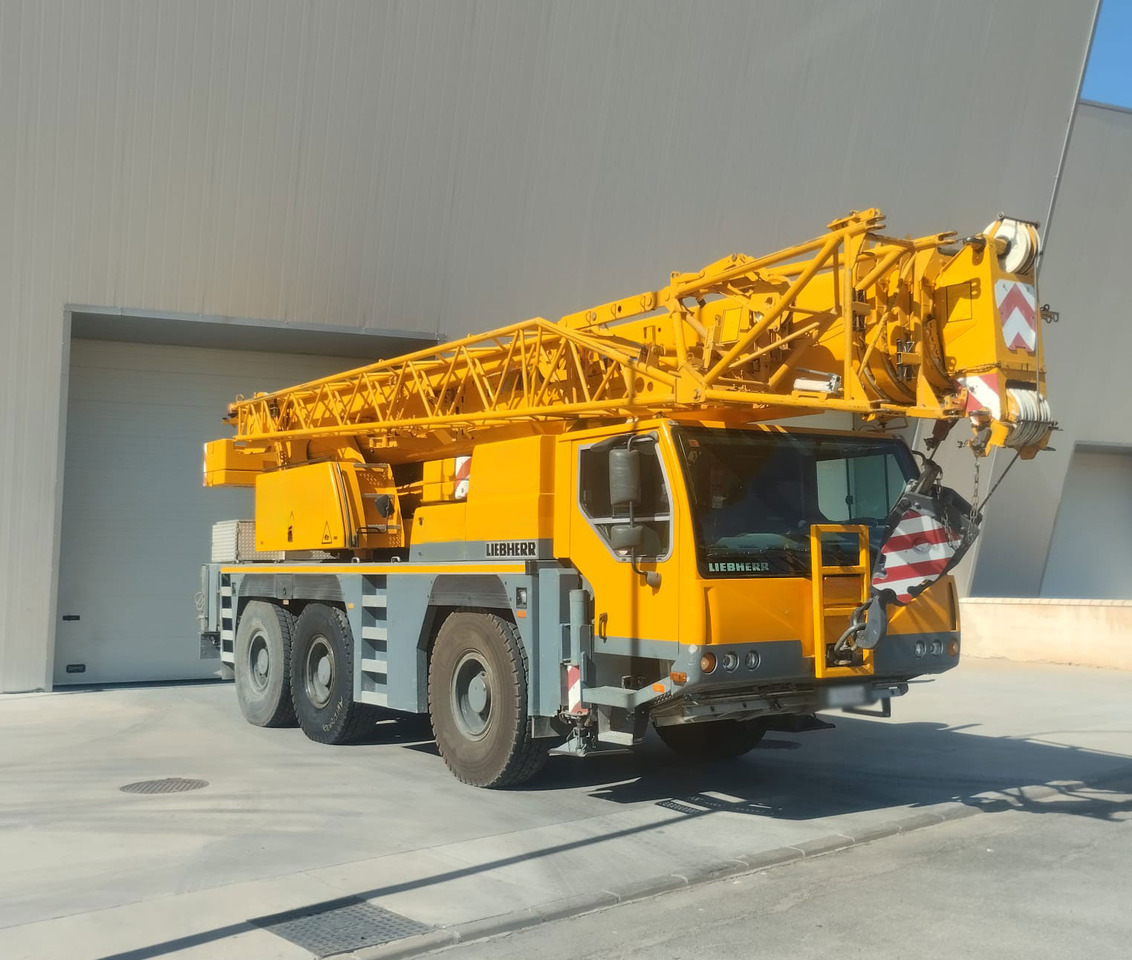 Liebherr LTM 1055-3.1 - 모바일 크레인 : 사진 1 Liebherr LTM 1055-3.1 - 모바일 크레인 : 사진 1