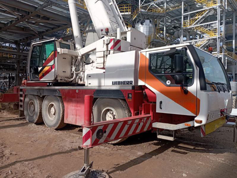 Liebherr LTM 1055-3.2 - 모바일 크레인 : 사진 1 Liebherr LTM 1055-3.2 - 모바일 크레인 : 사진 1