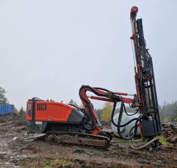 Sandvik Dino DC400Ri - 드릴링 리그 : 사진 2 Sandvik Dino DC400Ri - 드릴링 리그 : 사진 2