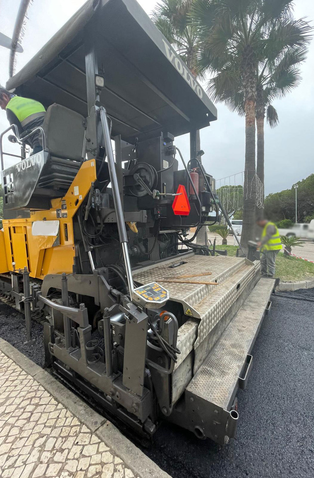 Volvo ABG 8820B - 아스팔트 포장기 : 사진 4 Volvo ABG 8820B - 아스팔트 포장기 : 사진 4