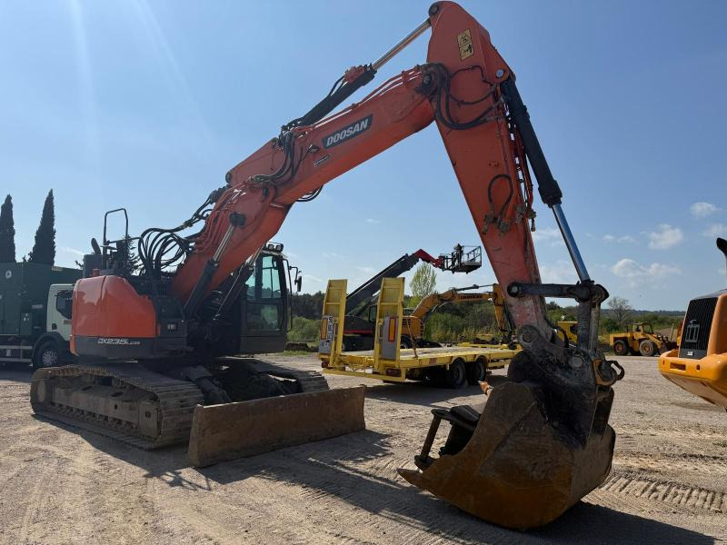 Doosan DX235LCR - 크롤러 굴삭기 : 사진 2 Doosan DX235LCR - 크롤러 굴삭기 : 사진 2