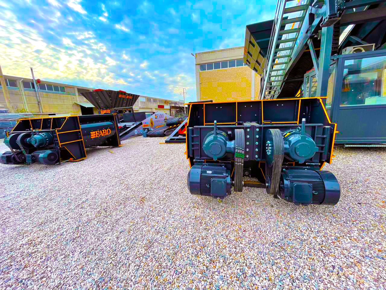 FABO twin shaft mixer - 콘크리트 믹서 : 사진 4 FABO twin shaft mixer - 콘크리트 믹서 : 사진 4