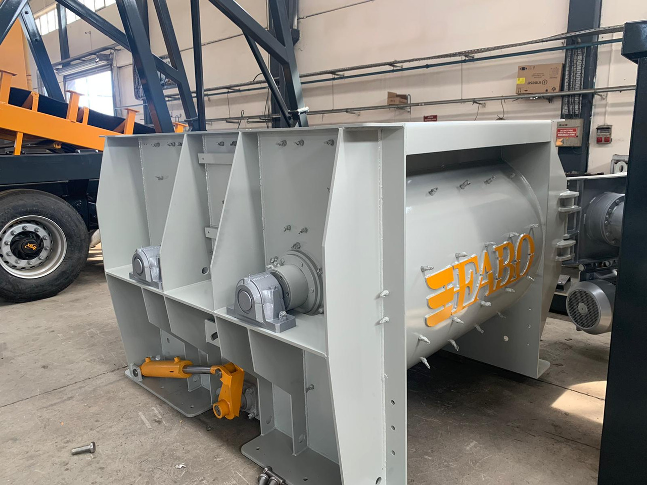 FABO twin shaft mixer - 콘크리트 믹서 : 사진 5 FABO twin shaft mixer - 콘크리트 믹서 : 사진 5