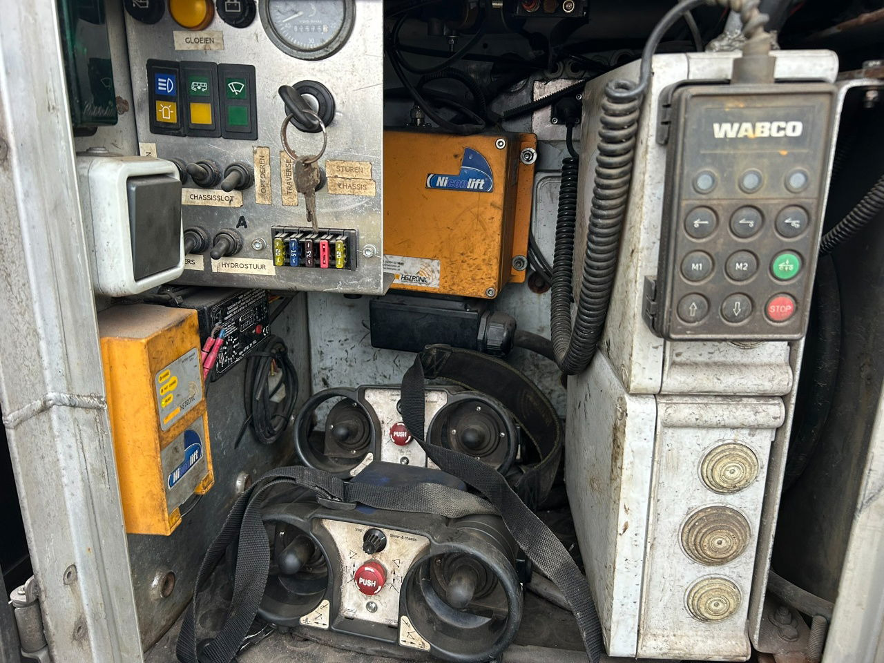 Hammar 195 HC / 20 ft, 2 x 20 ft 40 ft HC, power pack Diesel, Wireless controller 2 x, telescopic chassis - 컨테이너 운반 장치/ 스와프 보디 세미 트레일러 : 사진 5 Hammar 195 HC / 20 ft, 2 x 20 ft 40 ft HC, power pack Diesel, Wireless controller 2 x, telescopic chassis - 컨테이너 운반 장치/ 스와프 보디 세미 트레일러 : 사진 5