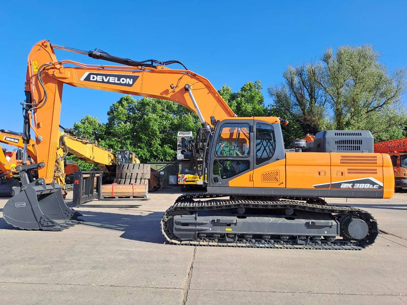Develon DX 300 LC-7LC-7M (4 Pieces available) - 크롤러 굴삭기 : 사진 1 Develon DX 300 LC-7LC-7M (4 Pieces available) - 크롤러 굴삭기 : 사진 1