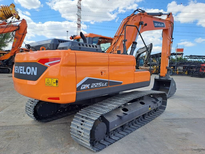 Develon DX225LC-7M - 크롤러 굴삭기 : 사진 4 Develon DX225LC-7M - 크롤러 굴삭기 : 사진 4
