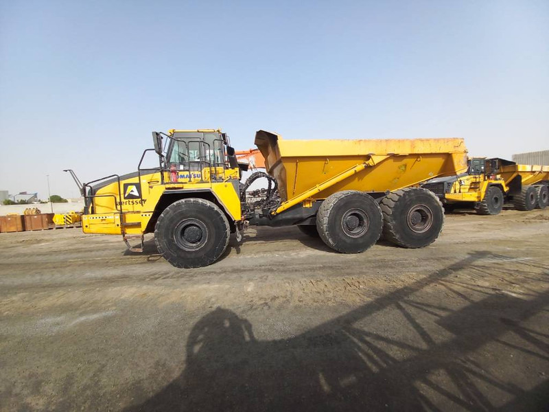 Komatsu HM400-3R (4 pcs available in Abu Dhabi) - 관절 덤프 : 사진 1 Komatsu HM400-3R (4 pcs available in Abu Dhabi) - 관절 덤프 : 사진 1