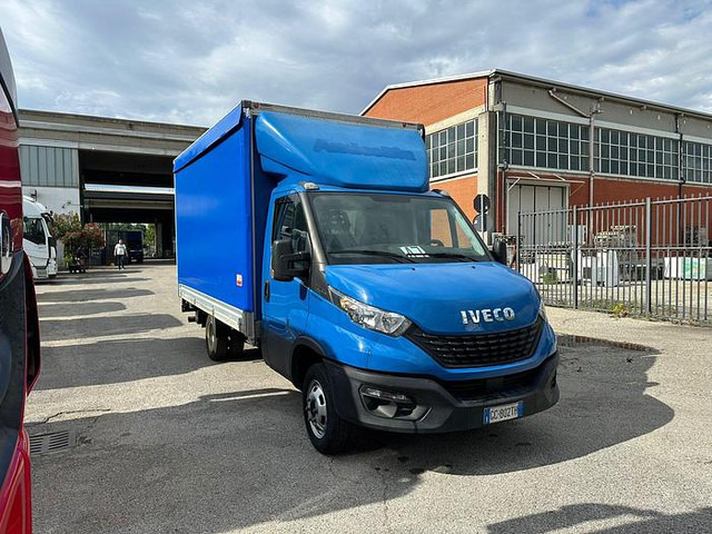 Iveco 35C16 - 커튼 사이드 밴 : 사진 1 Iveco 35C16 - 커튼 사이드 밴 : 사진 1