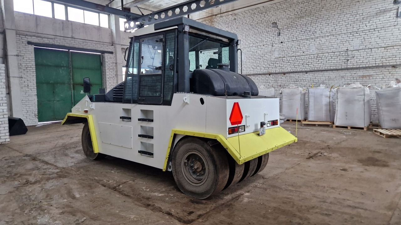 BOMAG BW24 R - 공압 롤러 : 사진 3 BOMAG BW24 R - 공압 롤러 : 사진 3