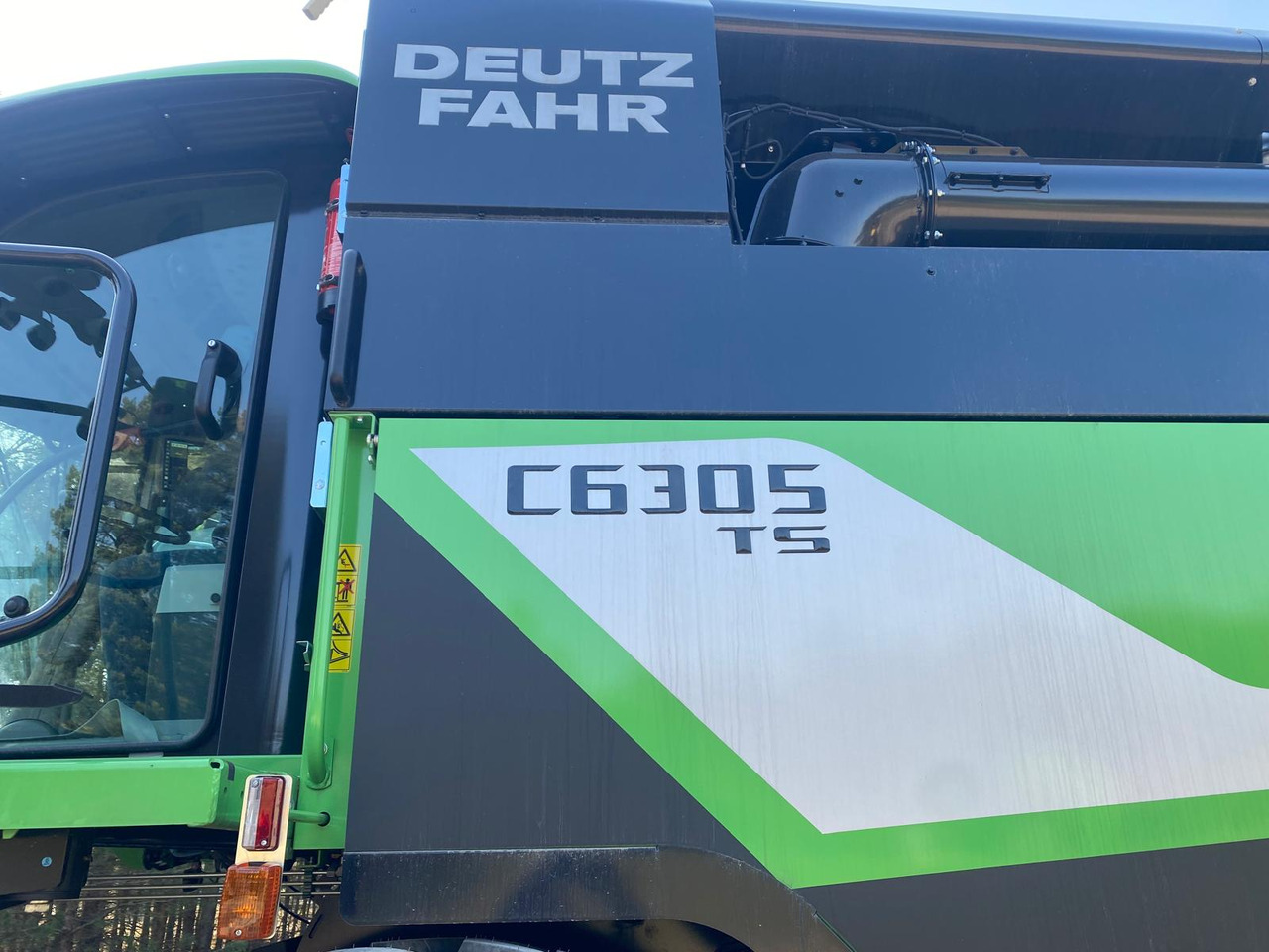 DEUTZ FAHR C6305 TS with DH630R NEW/UNUSED - 콤바인 수확기 : 사진 4 DEUTZ FAHR C6305 TS with DH630R NEW/UNUSED - 콤바인 수확기 : 사진 4