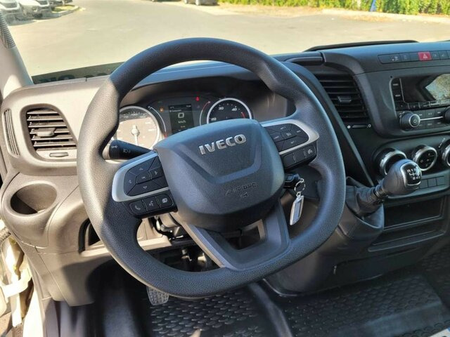 IVECO Daily 35C16H3.0 Kastenaufbau + Kran... - 패널 밴 : 사진 2 IVECO Daily 35C16H3.0 Kastenaufbau + Kran... - 패널 밴 : 사진 2