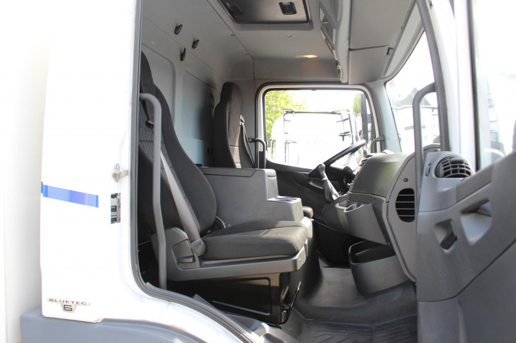 Mercedes-Benz Atego 1221 E6 Koffer Klima LDW Schalter LBW - 박스 트럭 : 사진 4 Mercedes-Benz Atego 1221 E6 Koffer Klima LDW Schalter LBW - 박스 트럭 : 사진 4
