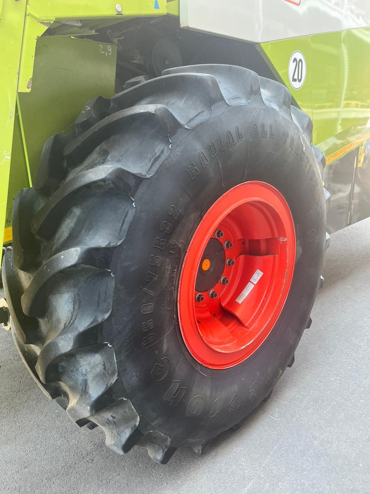 CLAAS Lexion verstärkte Felgen mit 650/75 R32 - 목초수확기 : 사진 3 CLAAS Lexion verstärkte Felgen mit 650/75 R32 - 목초수확기 : 사진 3