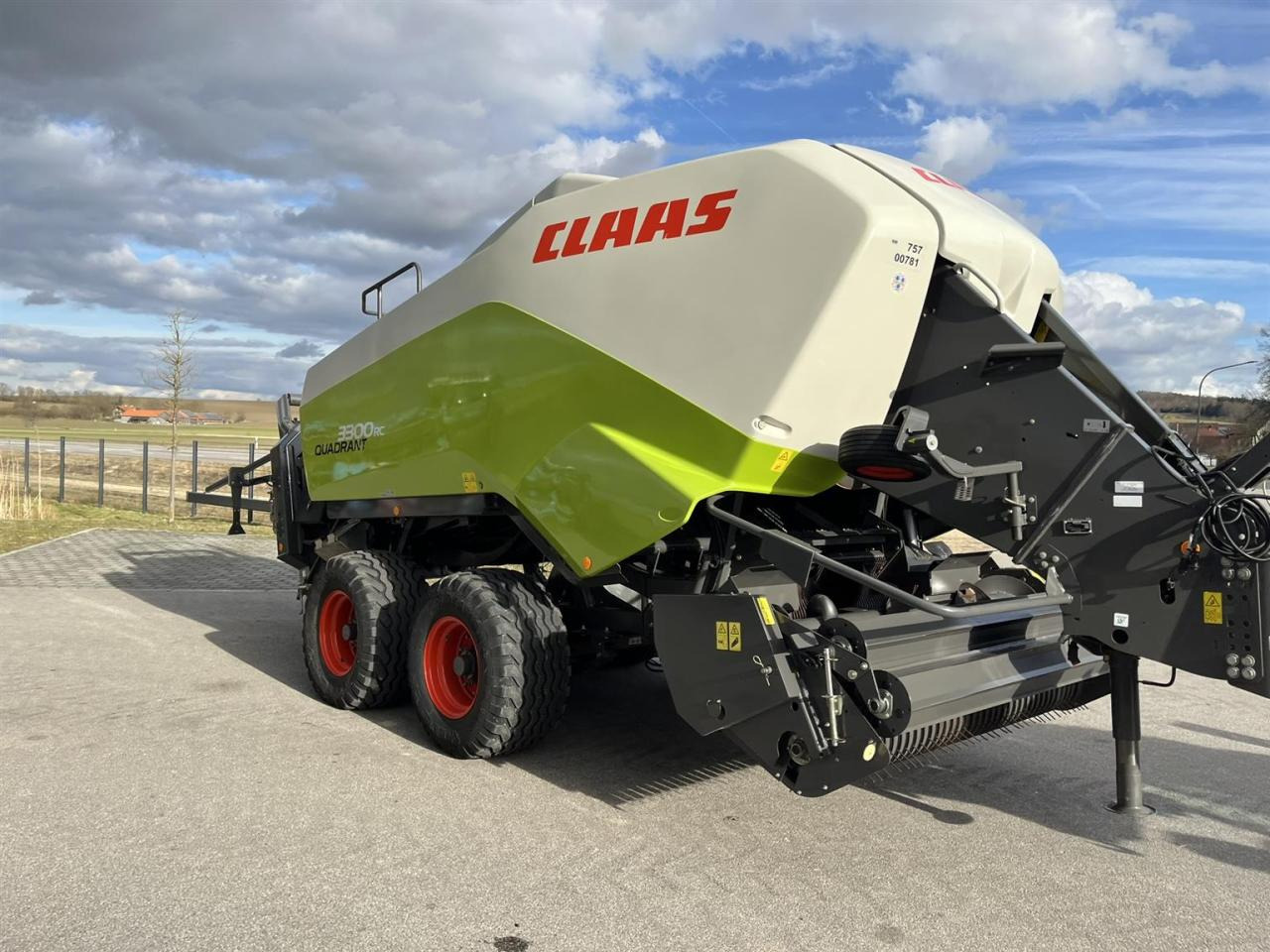 CLAAS Quadrant 3300 RC, Claas Großpackenpresse, Bj. 2016, ca. 16.500 Ballen - 정사각 베일러 : 사진 5 CLAAS Quadrant 3300 RC, Claas Großpackenpresse, Bj. 2016, ca. 16.500 Ballen - 정사각 베일러 : 사진 5