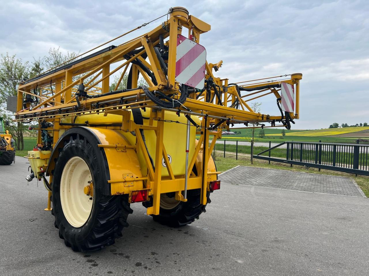 Dubex Vector 27m 3200 Liter Spritze, Baujahr 2002 - 견인 스프레이 : 사진 3 Dubex Vector 27m 3200 Liter Spritze, Baujahr 2002 - 견인 스프레이 : 사진 3