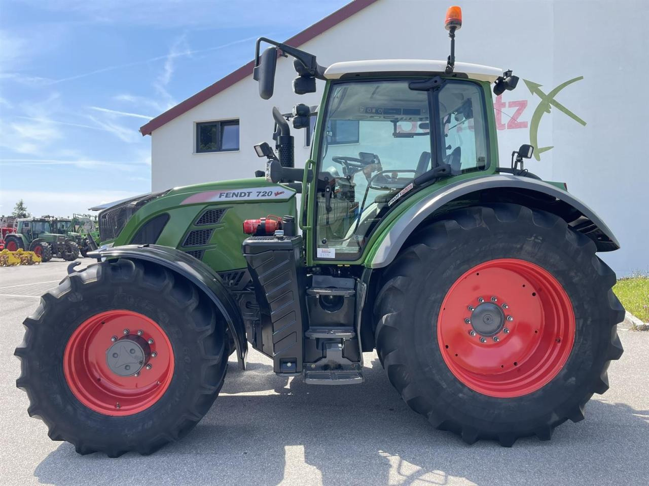 Fendt Vario 720 Profi Plus, Reifen hinten neu, FZW, FH - 장궤형 트랙터 : 사진 2 Fendt Vario 720 Profi Plus, Reifen hinten neu, FZW, FH - 장궤형 트랙터 : 사진 2