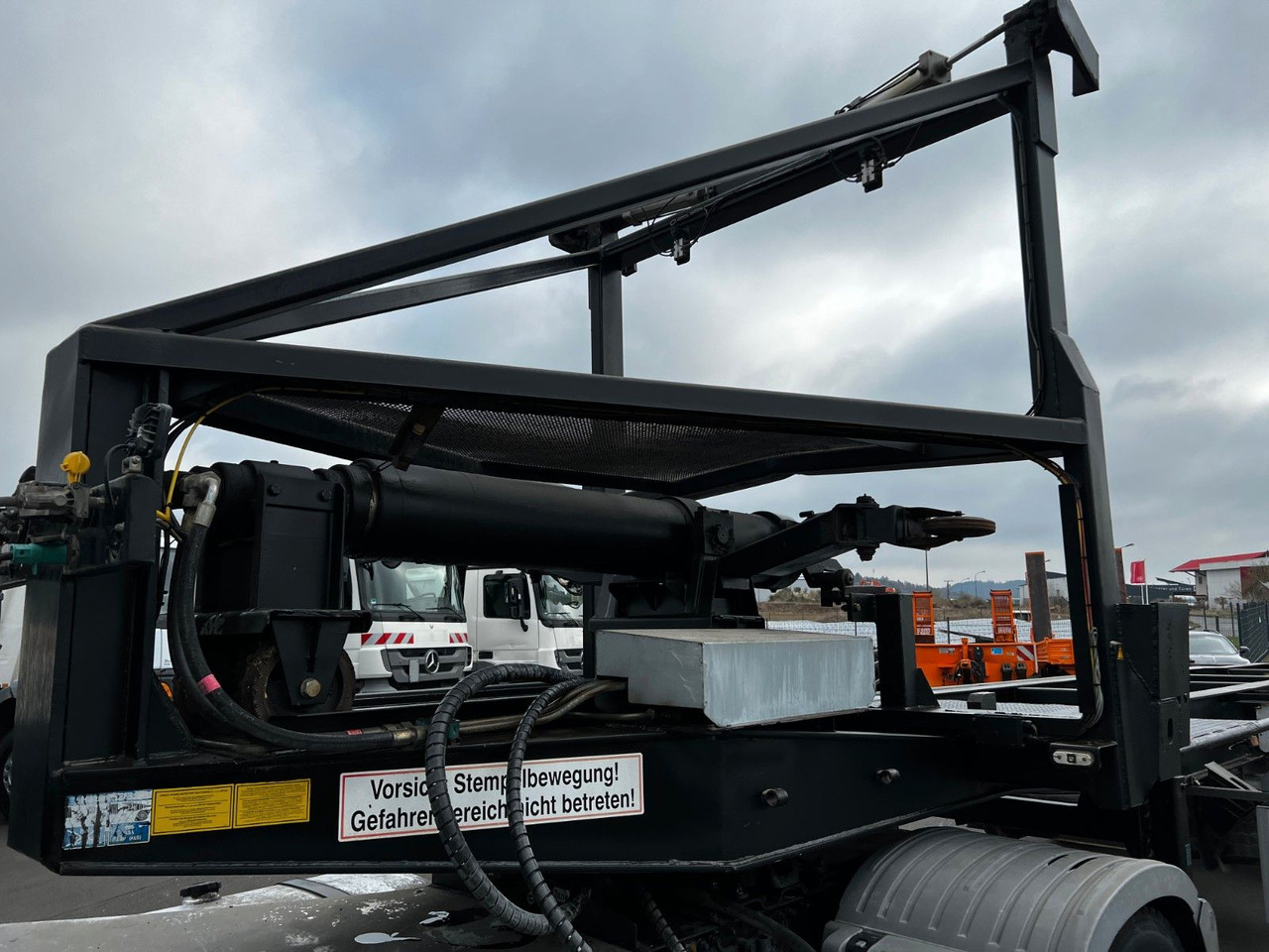 H&W 3- Achs Auflieger für Presscontainer H&W 3- Achs Auflieger für Presscontainer - 컨테이너 운반 장치/ 스와프 보디 세미 트레일러 : 사진 3 H&W 3- Achs Auflieger für Presscontainer H&W 3- Achs Auflieger für Presscontainer - 컨테이너 운반 장치/ 스와프 보디 세미 트레일러 : 사진 3