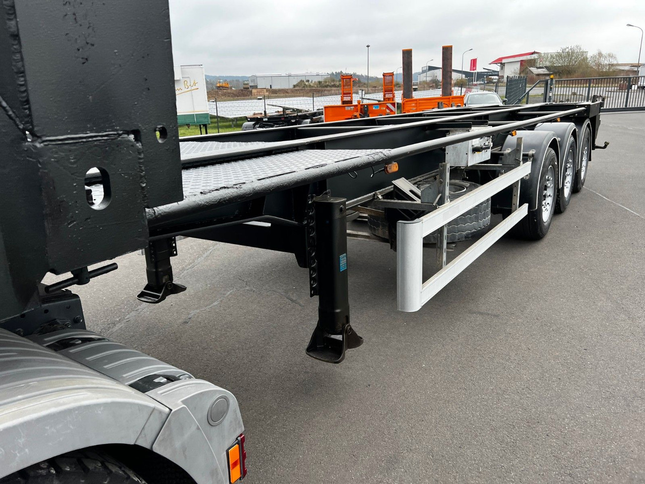 H&W 3- Achs Auflieger für Presscontainer H&W 3- Achs Auflieger für Presscontainer - 컨테이너 운반 장치/ 스와프 보디 세미 트레일러 : 사진 4 H&W 3- Achs Auflieger für Presscontainer H&W 3- Achs Auflieger für Presscontainer - 컨테이너 운반 장치/ 스와프 보디 세미 트레일러 : 사진 4