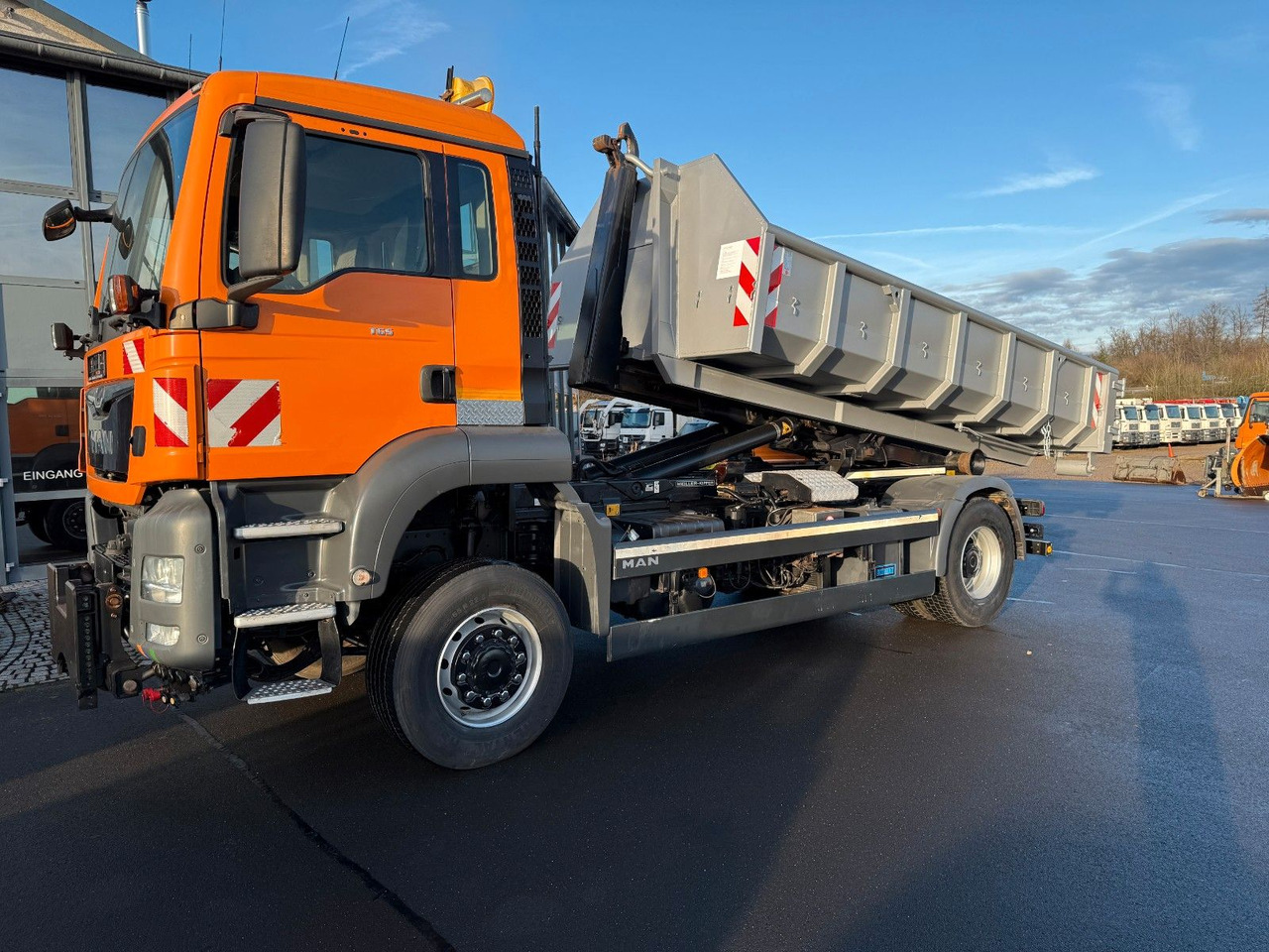 MAN TGS 18.360 4x4 Winterdienst Meiler Abrollkipper - 후크 리프트 트럭 : 사진 1 MAN TGS 18.360 4x4 Winterdienst Meiler Abrollkipper - 후크 리프트 트럭 : 사진 1