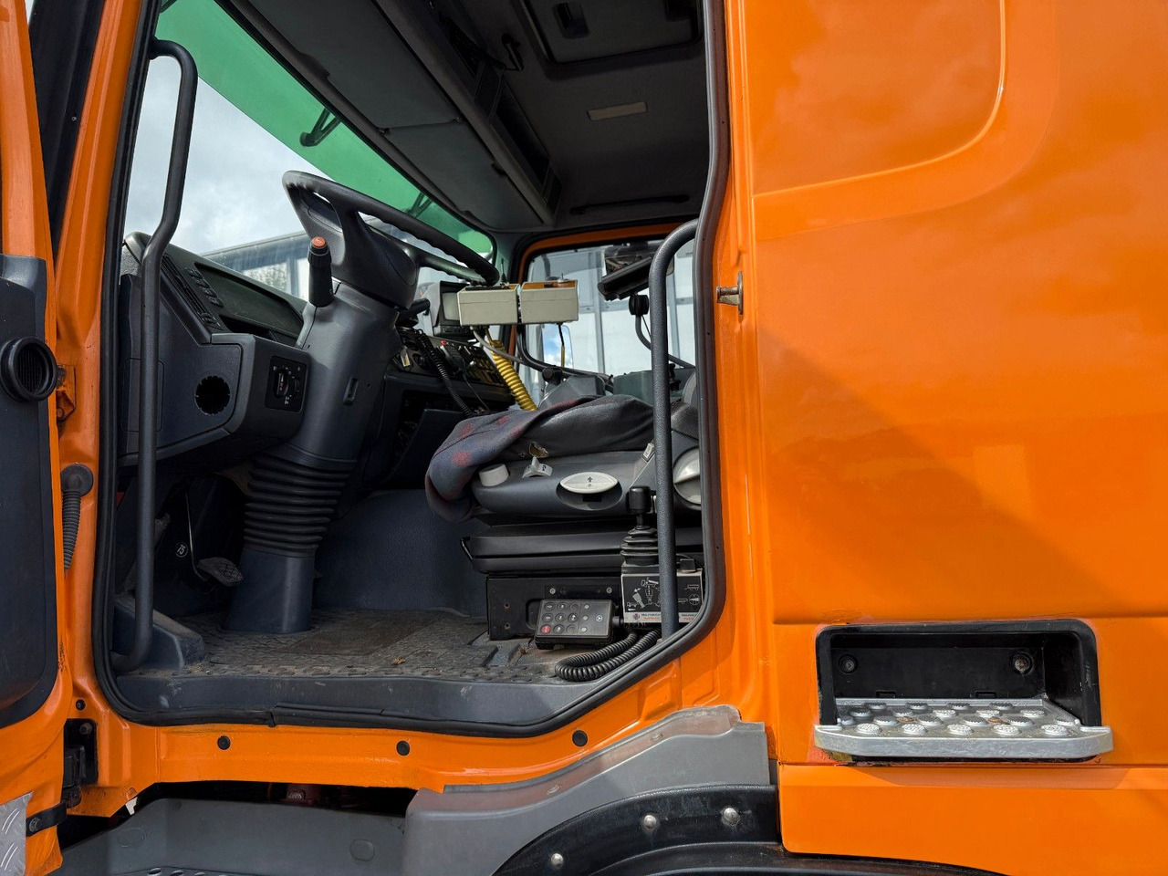 캡 새시 트럭 Mercedes-Benz Actros 3340 6x6 Dautel Wechselsystem + Kupplung : 사진 13 캡 새시 트럭 Mercedes-Benz Actros 3340 6x6 Dautel Wechselsystem + Kupplung : 사진 13