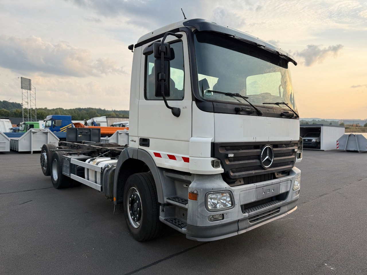 Mercedes-Benz Actros MP 2 2532 6x2 - 캡 새시 트럭 : 사진 4 Mercedes-Benz Actros MP 2 2532 6x2 - 캡 새시 트럭 : 사진 4