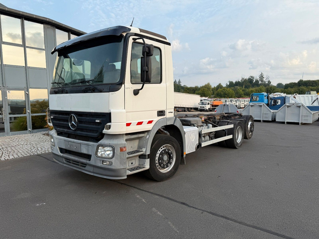 Mercedes-Benz Actros MP 2 2532 6x2 - 캡 새시 트럭 : 사진 3 Mercedes-Benz Actros MP 2 2532 6x2 - 캡 새시 트럭 : 사진 3