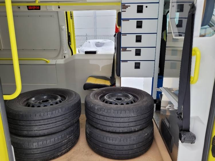 FORD TRANSIT 2,0TDI AMBULANCE KLIMA 4.2018 EURO 6, 3 UNITS - 구급차 : 사진 5 FORD TRANSIT 2,0TDI AMBULANCE KLIMA 4.2018 EURO 6, 3 UNITS - 구급차 : 사진 5