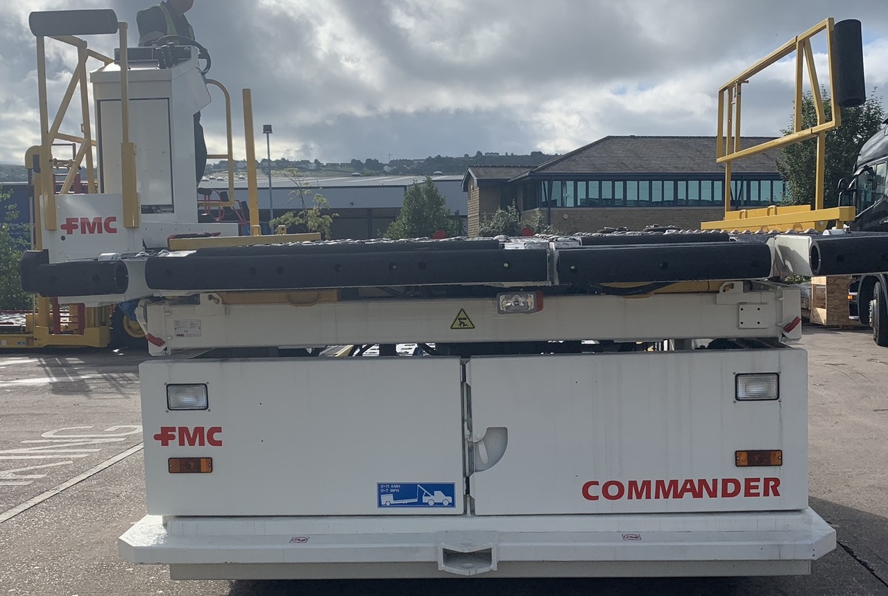 Lower Deck Loader 7 tons FMC Commander 15 - 항공기 화물 로더 : 사진 1 Lower Deck Loader 7 tons FMC Commander 15 - 항공기 화물 로더 : 사진 1