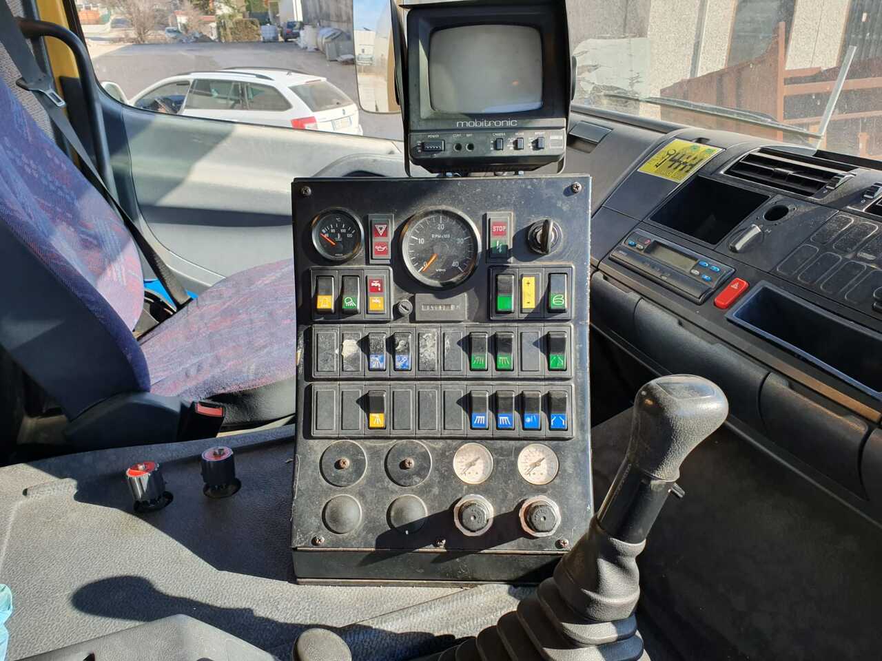 Runway Sweeper Johnston-Beam Scania P400 Model Beam S14000 - 거리 청소 차량 : 사진 3 Runway Sweeper Johnston-Beam Scania P400 Model Beam S14000 - 거리 청소 차량 : 사진 3
