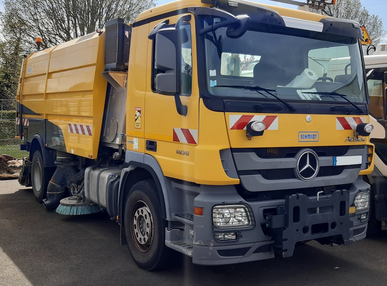 Runway Sweeper Schmidt AS990 - 거리 청소 차량 : 사진 1 Runway Sweeper Schmidt AS990 - 거리 청소 차량 : 사진 1