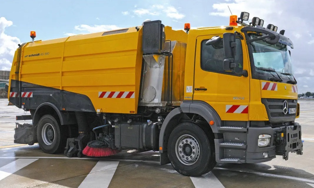 Runway Sweeper Schmidt AS990 - 거리 청소 차량 : 사진 3 Runway Sweeper Schmidt AS990 - 거리 청소 차량 : 사진 3