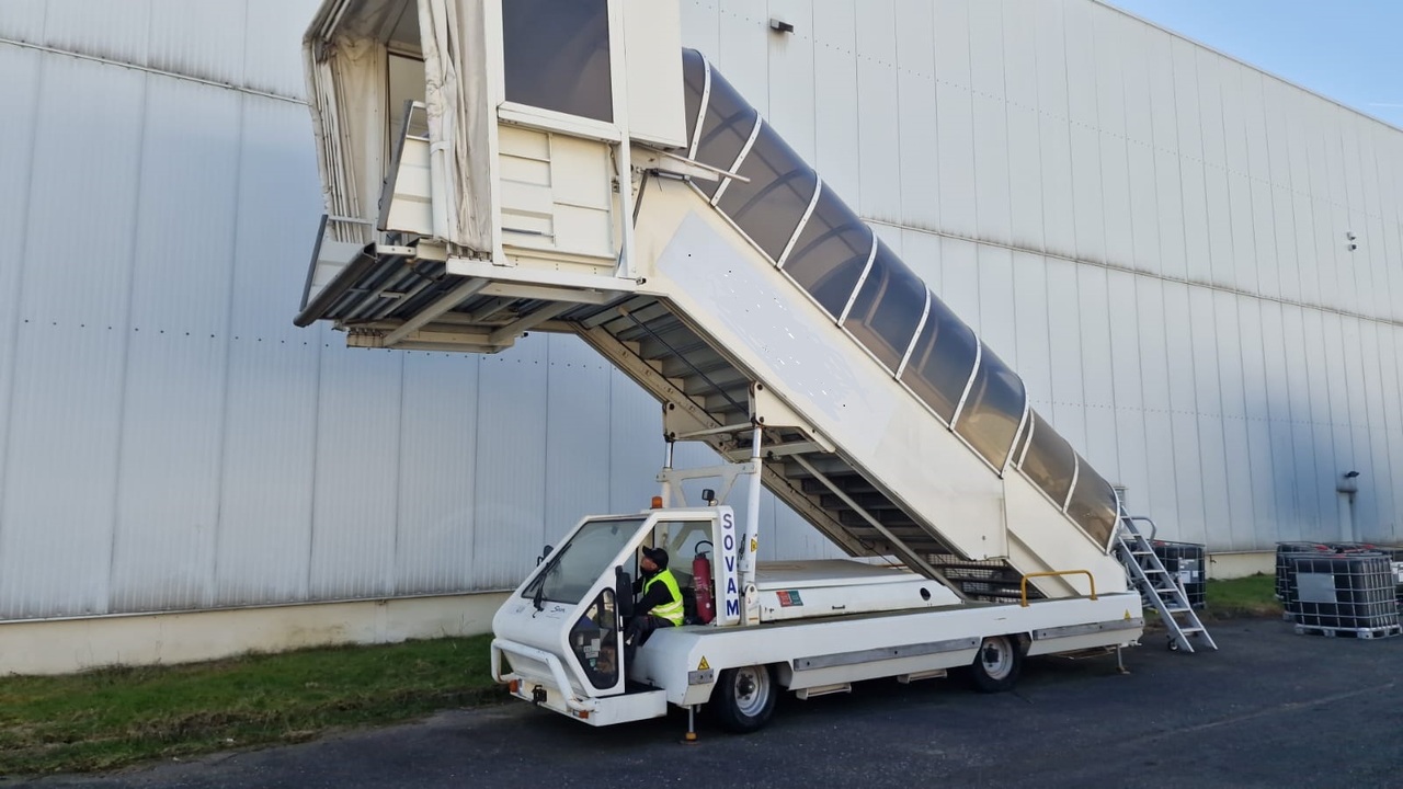 SOVAM Passenger Stairs 1.9 SPS - 탑승 계단 : 사진 1 SOVAM Passenger Stairs 1.9 SPS - 탑승 계단 : 사진 1