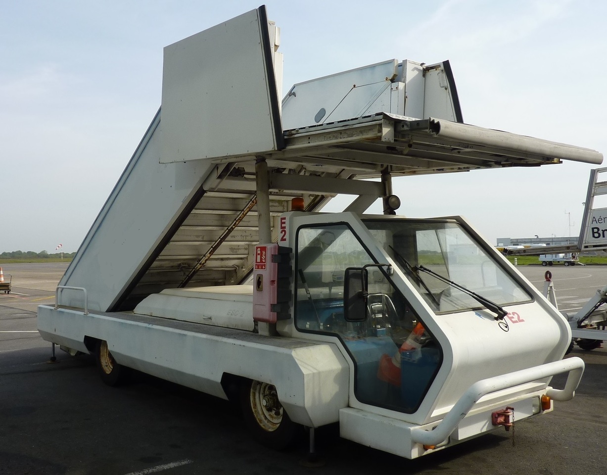 SOVAM Passenger Stairs 1.9 SPS - 탑승 계단 : 사진 1 SOVAM Passenger Stairs 1.9 SPS - 탑승 계단 : 사진 1