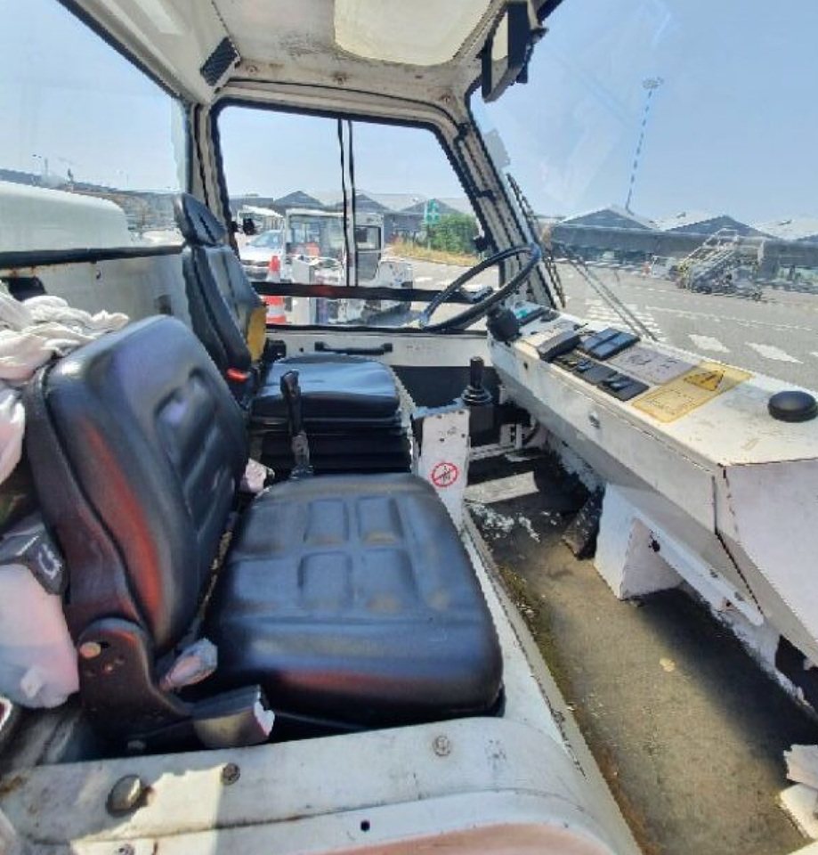 TLD Pushback TMX150-12 - 푸시백 트랙터 : 사진 4 TLD Pushback TMX150-12 - 푸시백 트랙터 : 사진 4