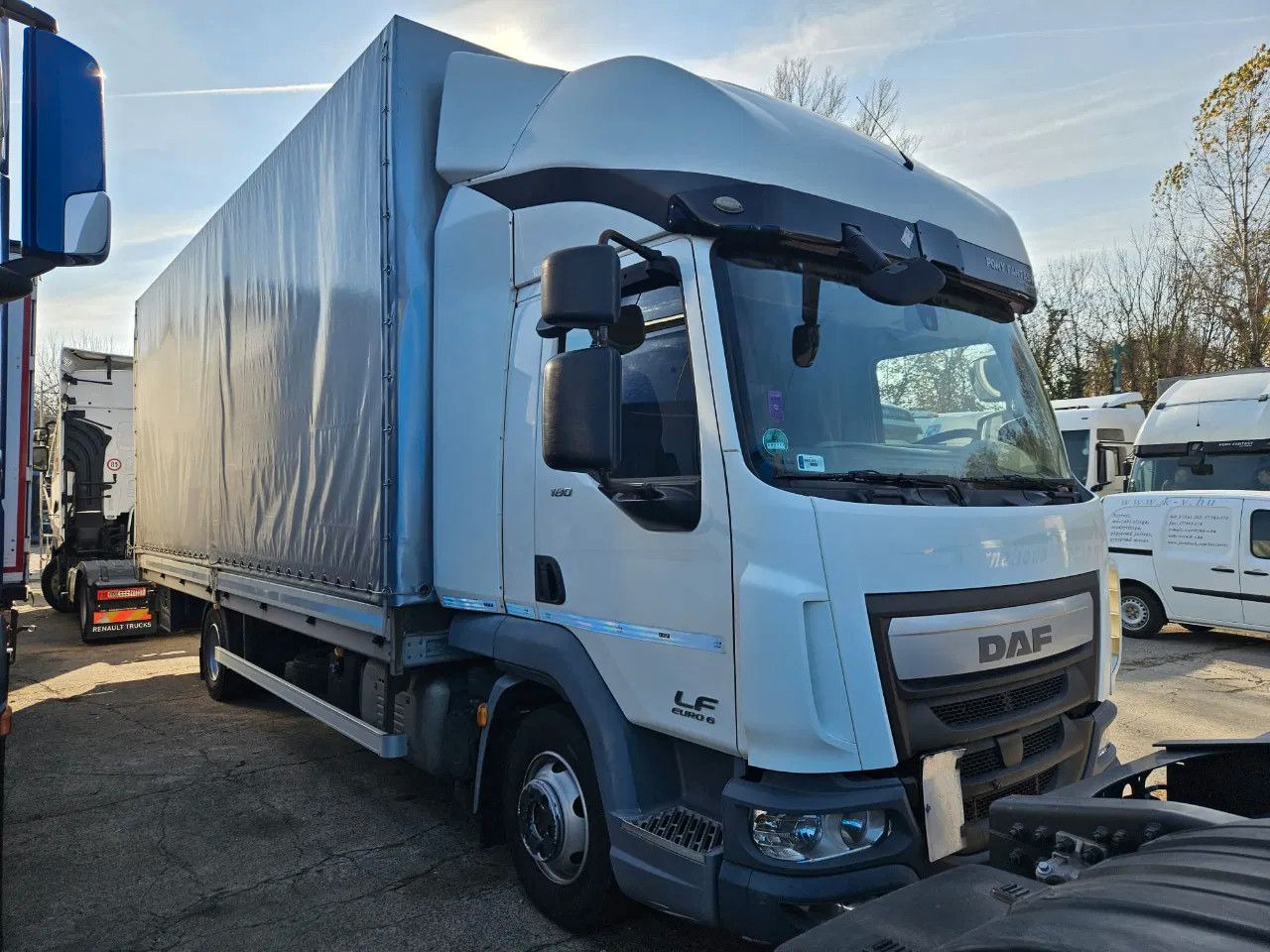 DAF LF 180 7.5 t - 커튼사이더 트럭 : 사진 2 DAF LF 180 7.5 t - 커튼사이더 트럭 : 사진 2
