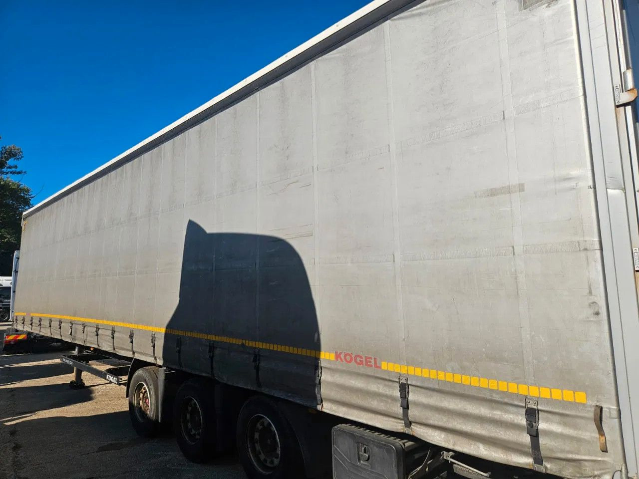 Kögel SN24 Mega Lifting Axle A - 커튼사이더 세미 트레일러 : 사진 5 Kögel SN24 Mega Lifting Axle A - 커튼사이더 세미 트레일러 : 사진 5