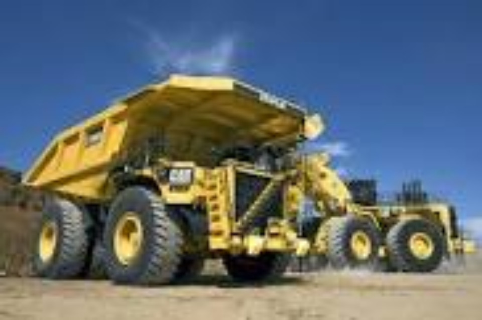 Baumaschinen- / Landmaschinen- Mechaniker Vollzeit / Teilzeit - 리지드 덤프/ 바위 트럭 : 사진 1 Baumaschinen- / Landmaschinen- Mechaniker Vollzeit / Teilzeit - 리지드 덤프/ 바위 트럭 : 사진 1