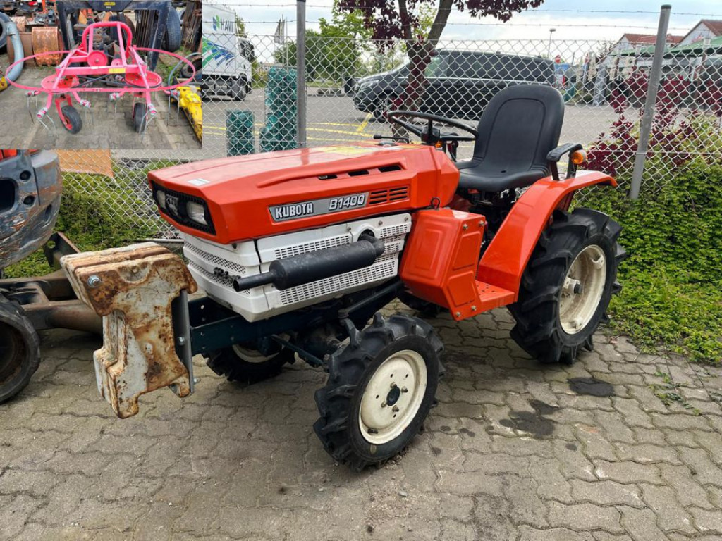 KUBOTA Trecker 1400 Diverse mit Zapfwelle am Heck und Heuwender - 스트래들 트랙터 : 사진 1 KUBOTA Trecker 1400 Diverse mit Zapfwelle am Heck und Heuwender - 스트래들 트랙터 : 사진 1