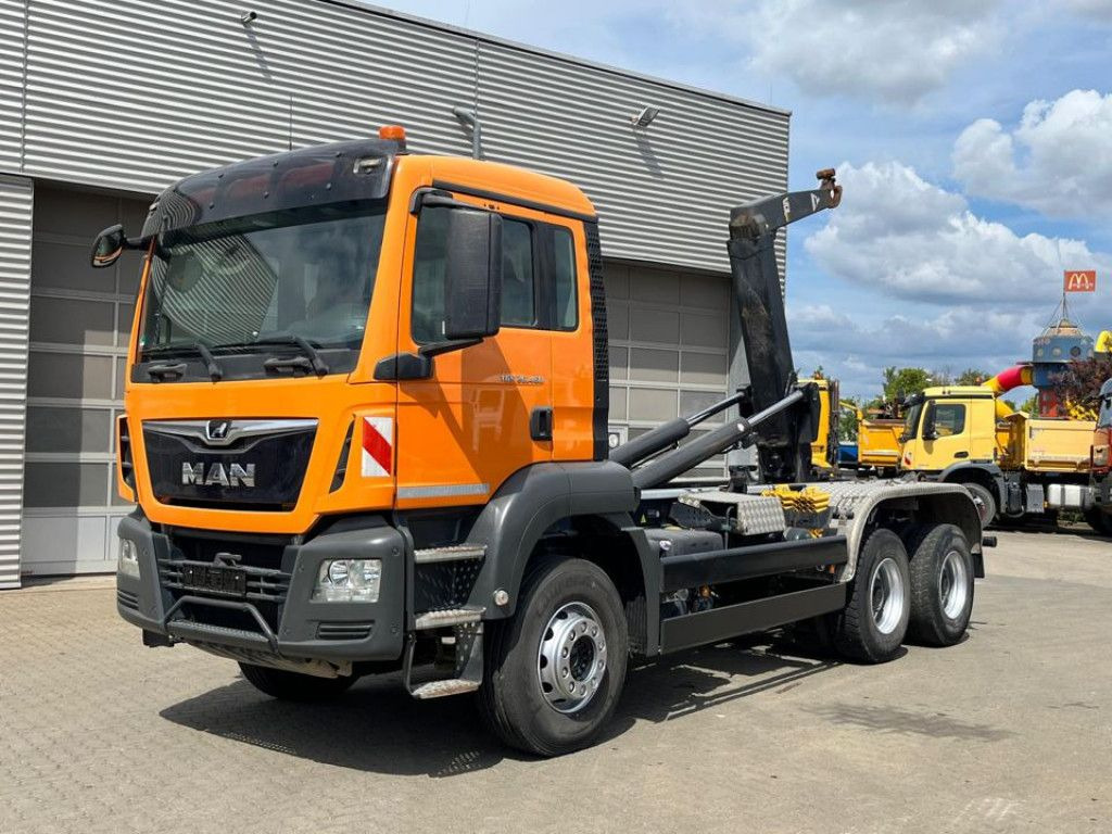 MAN TG-S 26.460 6x4 BB Abrollkipper kurzer Radstand - 후크 리프트 트럭 : 사진 1 MAN TG-S 26.460 6x4 BB Abrollkipper kurzer Radstand - 후크 리프트 트럭 : 사진 1