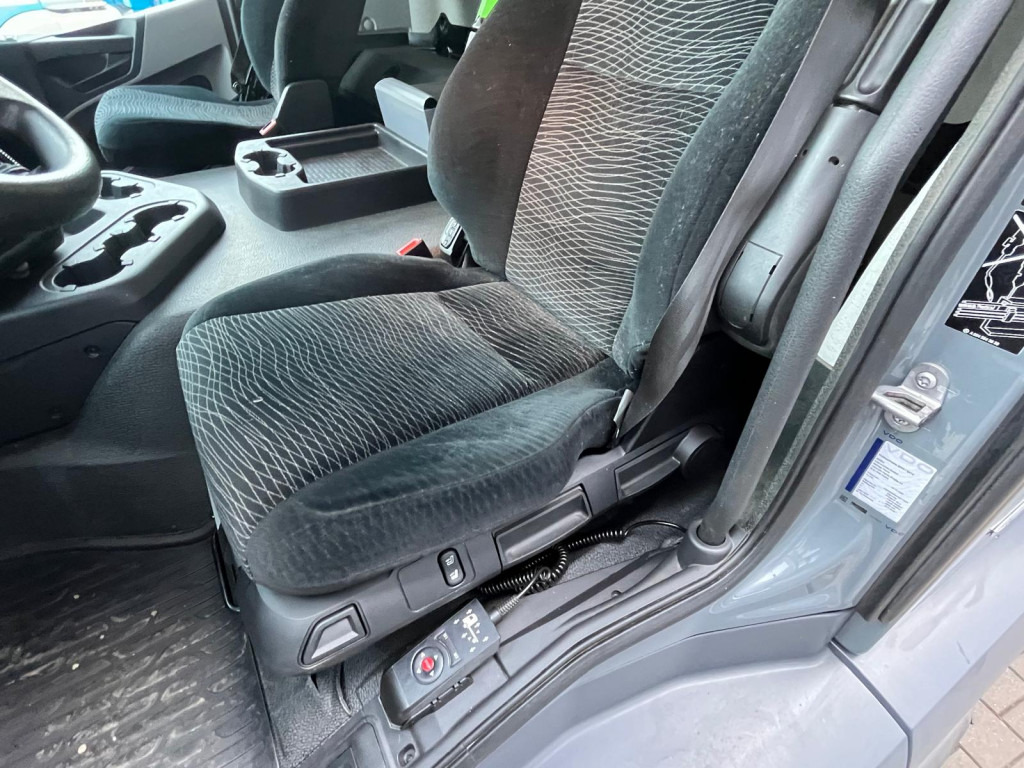 MERCEDES-BENZ Antos 1830 L nR 4x2 Standardkoffer LBW LBW 2to+Funk - 박스 트럭 : 사진 5 MERCEDES-BENZ Antos 1830 L nR 4x2 Standardkoffer LBW LBW 2to+Funk - 박스 트럭 : 사진 5