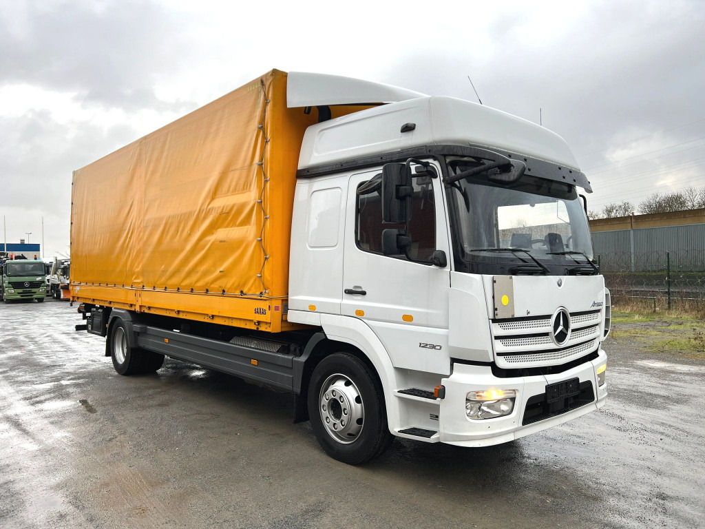 MERCEDES-BENZ Atego 1230 L Pritsche LBW Lg.Fhs Hochd. 7,2m+LBW - 커튼사이더 트럭 : 사진 2 MERCEDES-BENZ Atego 1230 L Pritsche LBW Lg.Fhs Hochd. 7,2m+LBW - 커튼사이더 트럭 : 사진 2