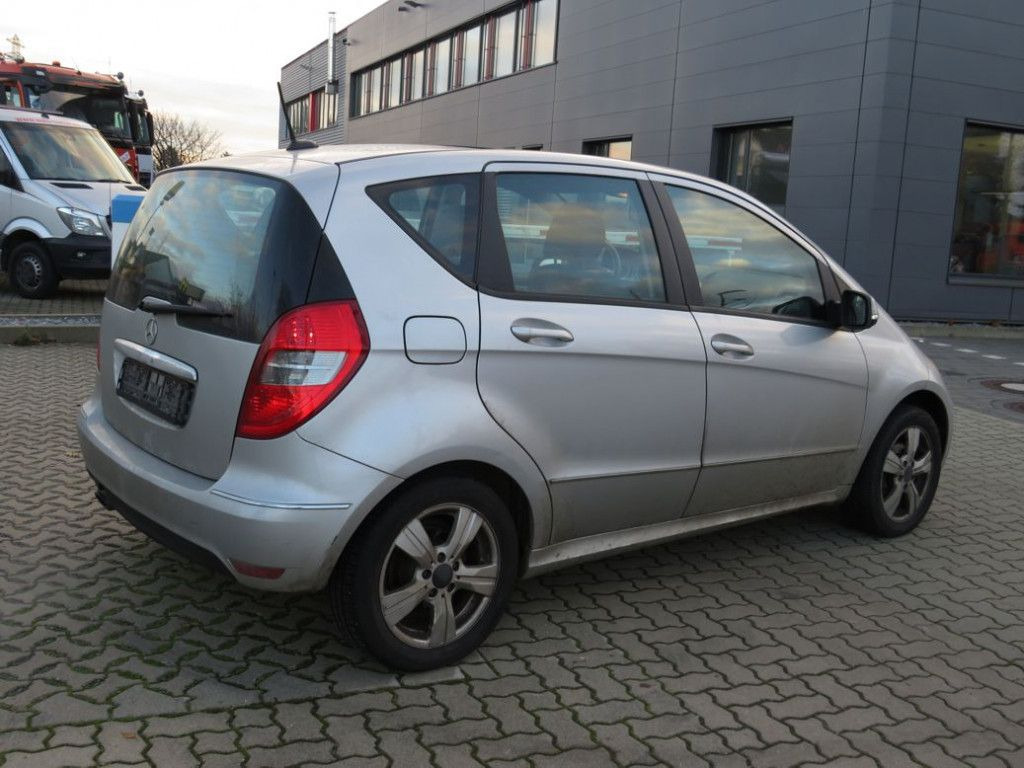 Mercedes-Benz A-Klasse 200 Avantgarde PKW - 트럭 : 사진 4 Mercedes-Benz A-Klasse 200 Avantgarde PKW - 트럭 : 사진 4