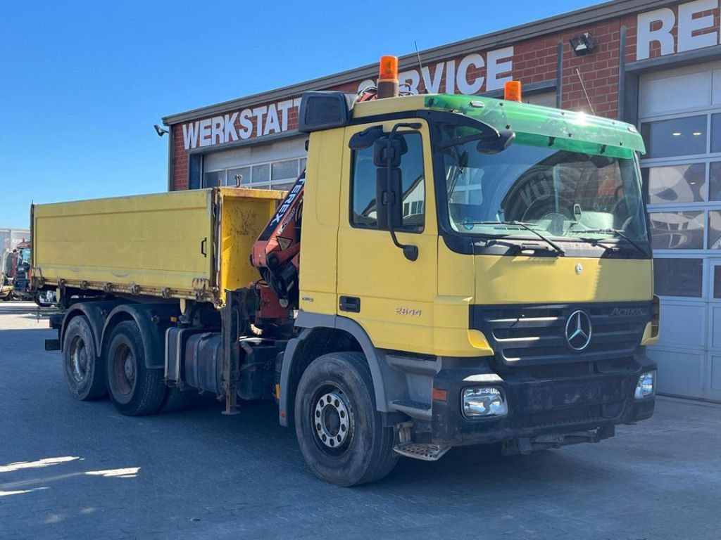 Mercedes-Benz Actros 2644 6x4 3-Achs Kipper Kran Funkt+Greifer - 덤프트럭, 크레인 트럭 : 사진 2 Mercedes-Benz Actros 2644 6x4 3-Achs Kipper Kran Funkt+Greifer - 덤프트럭, 크레인 트럭 : 사진 2