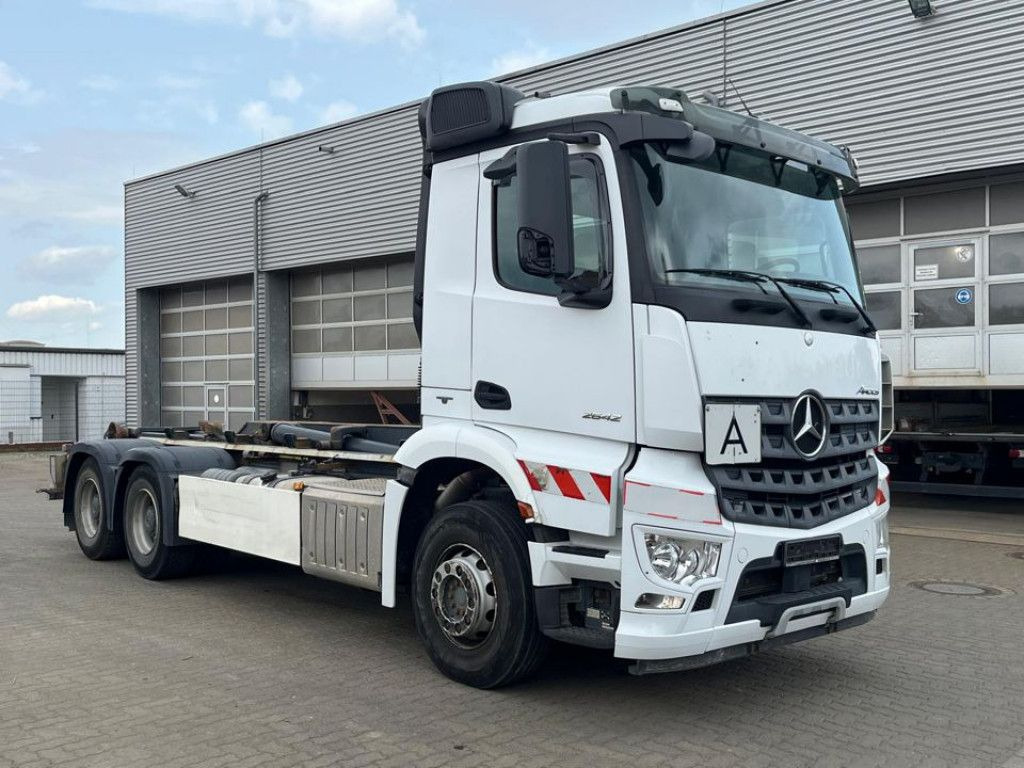 Mercedes-Benz Arocs 2642 6x4 Abrollkipper nur 240TKM AP Achsen - 후크 리프트 트럭 : 사진 2 Mercedes-Benz Arocs 2642 6x4 Abrollkipper nur 240TKM AP Achsen - 후크 리프트 트럭 : 사진 2