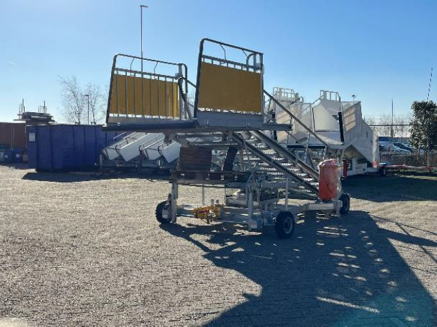 Maintenance Stairs SPS OT-14 - 탑승 계단 : 사진 3 Maintenance Stairs SPS OT-14 - 탑승 계단 : 사진 3